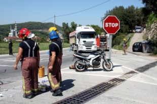 Mor un motorista en un xoc amb un tràiler en una de les sortides de Girona