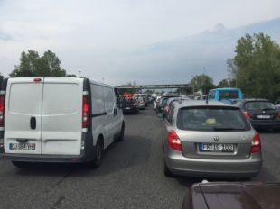 Cues de dotze quilòmetres a l'AP-7 en sentit nord al seu pas per la Jonquera