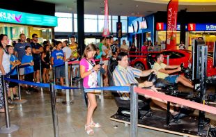 Uns 200 participants al concurs de conducció amb simuladors de Fórmula GT de l’Espai Gironès