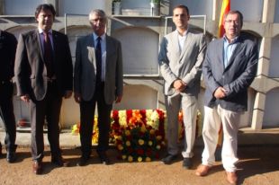 L'ofrena floral a Josep Irla més reivindicativa