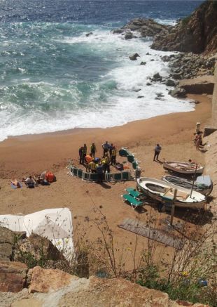 Troben un cos sense vida surant davant una cala a Tossa de Mar