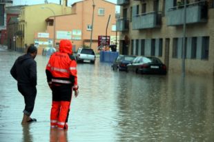 'Ha començat a entrar aigua i els clients s'han hagut de descalçar i arromangar'