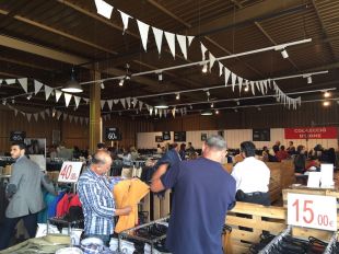 La sisena edició del Shopp Out a Girona manté l'afluència de visitants malgrat la pluja