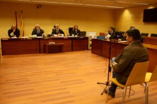 Pacten 2 anys de presó per a l'home que va incendiar l'edifici de l'exparella a Roses