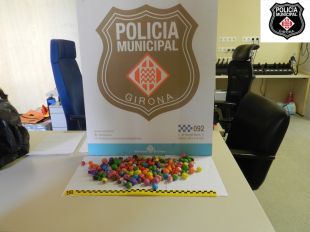 Atrapen a l'estació de Girona un home amb 139 bossetes d'haixix