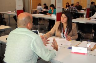350 aspirants, 90 ofertes de feina i entrevistes de 5 minuts