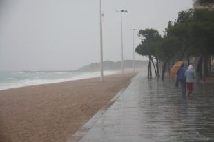 Els Bombers porten 360 sortides pel temporal de pluges
