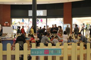 L’Espai Gironès fomenta la creativitat amb tallers d’artesania per als més petits