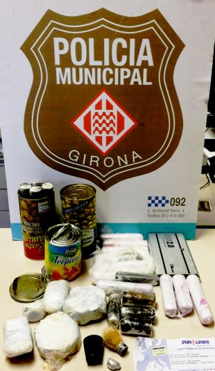 La gossa de la Policia Municipal de Girona troba 3 quilos d'haixix en una motxilla