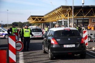 França inicia el blindatge de la frontera per evitar atacs terroristes i l'entrada de grups radicals