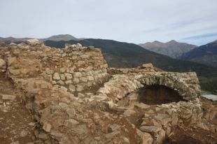 Unes excavacions a Campelles descobreixen una torre circular del segle XI