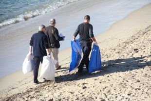 Localitzen vuit cranis entre les restes òssies extretes d'una platja de Roses