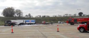 Fan un simulacre d'accident amb mercaderies perilloses a l'aeroport de Girona