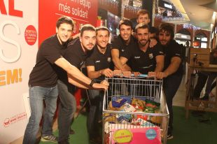 Jugadors de l’Handbol Bordils s'apunten al Nadal solidari de l’Espai Gironès  