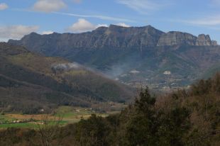 Un nen de 12 anys ferit greu en precipitar-se des del capdamunt del Puigsacalm