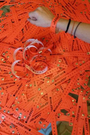 Més de 2.000 polseres identificatives pels infants a la Cavalcada de Reis de Girona