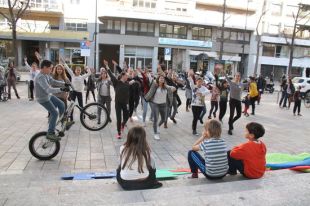 'Flashmob' per demanar poder fer la secundària a Quart