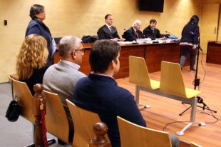 Suspès el judici contra l'exdirector d'un banc acusat d'estafar immigrants amb les hipoteques