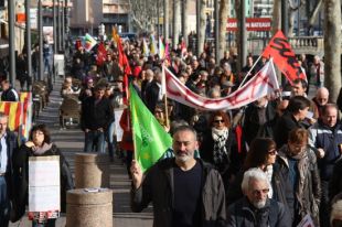 Uns 200 manifestants reclamen a Perpinyà la fi de l'estat d'emergència francès