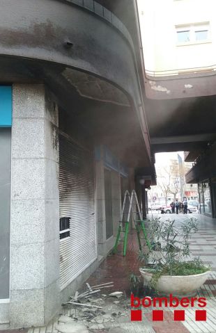 Incendi sense ferits en una oficina bancària a Platja d'Aro