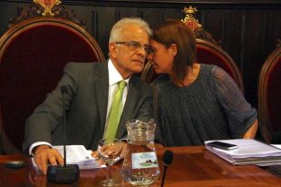 Ballesta no assisteix al ple per oficialitzar la seva renúncia