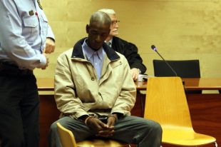 L'acusat d'assassinar la dona a ganivetades assegura que va ser en defensa pròpia