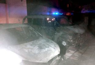 Moren dos gossos en un incendi que ha cremat dos cotxes a Calella de Palafrugell