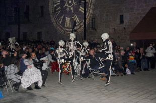 La Dansa de la Mort torna a recórrer els carrers de Verges