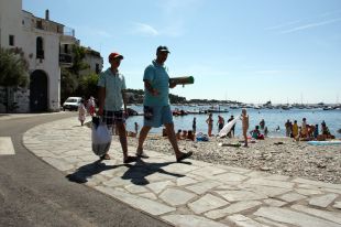 Cadaqués acaba les obres del nou front marítim que prioritza el pas de vianants 