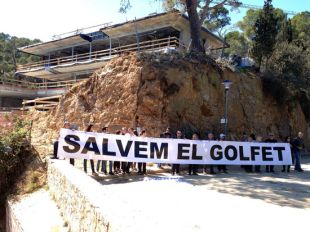 Mobilització a Calella contra la construcció d'un xalet
