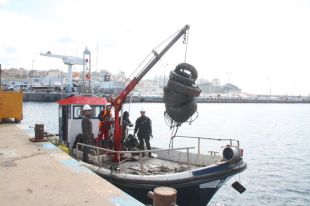 Retiren 5.200 quilos de deixalles del fons marí del Port de Palamós en només dos dies