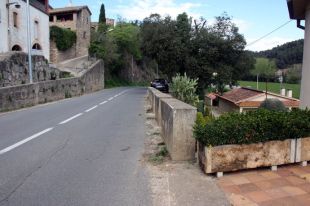 Esponellà estudiarà possibles millores a la carretera on va morir el ciclista