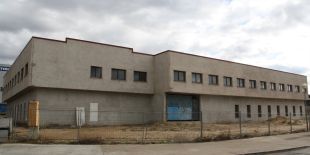 Una sentència obliga l'Ajuntament de la Jonquera a donar permisos per reprendre les obres d'un macroprostíbul 