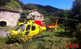 Un ciclista de 40 anys, ferit greu en caure a Maçanet de Cabrenys