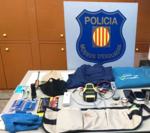 Detinguts tres falsos operaris de telefonia que robaven a cases