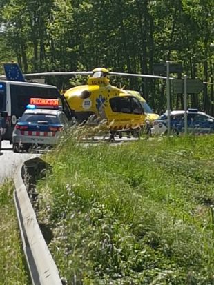 Tres persones pateixen ferides de gravetat menor en un accident múltiple a Sils