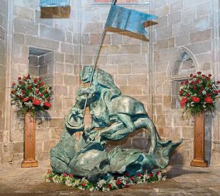 L'escultura exposada a la Catedral de Barcelona no és de Dalí