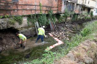 Girona apuntala un edifici a punt de descalçar-se a la séquia Monar