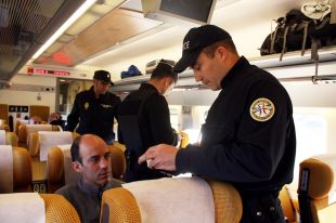 Patrulles mixtes hispano-franceses es bolquen en la identificació de sospitosos als TAV