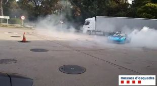 Denunciats dos conductors de vehicles de gamma alta per circular temeràriament a l'AP-7