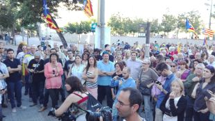Unes 300 persones es concentren a Girona contra la 'corrupció d'Estat'