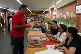 La participació a les dues de la tarda cau gairebé tres punts a Girona respecte el 20-D