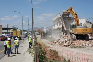 Comencen els enderrocs per desdoblar la C-260 a Vilatenim