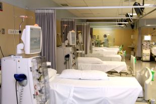 Renoven els 26 monitors del Servei de Nefrologia de l’Hospital de Figueres