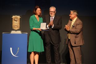 L’alcaldessa de Girona recull el Premi d’Europa fent una defensa de la llengua catalana