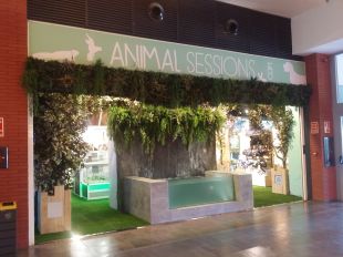 Reobre la botiga d'animals de l'Espai Gironès