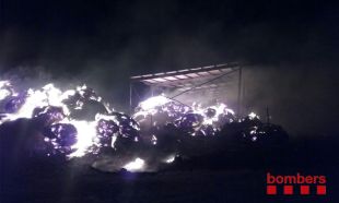 Crema un paller i un tractor en un incendi a Palau-savardera