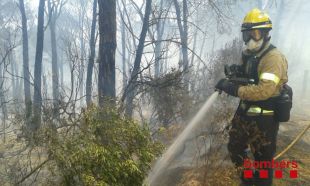 Els Bombers estabilitzen l'incendi de Blanes
