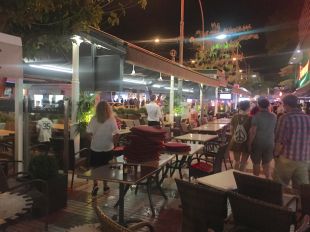 Pèrdues de més de 50.000 € als restaurants i locals de Platja d'Aro arran de la psicosi de la 'flash-mob'