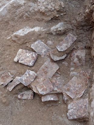 Troben restes d'una armadura del segle XIV al Castell de Montsoriu